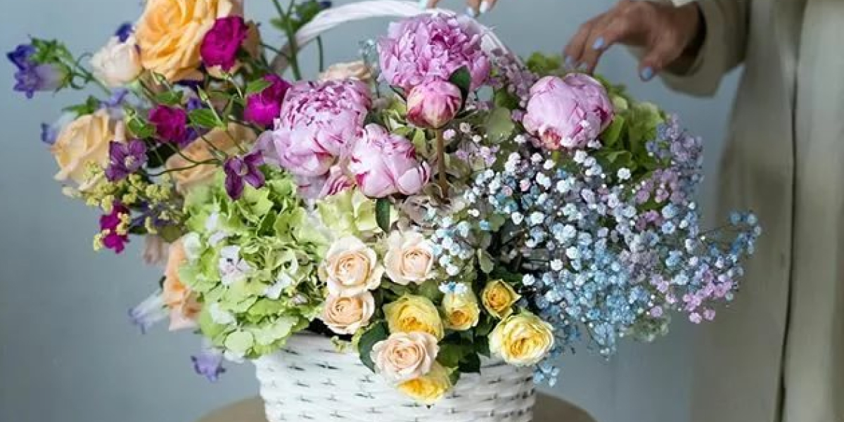 Почему оформлением букетов из живых цветов должны заниматься флористы