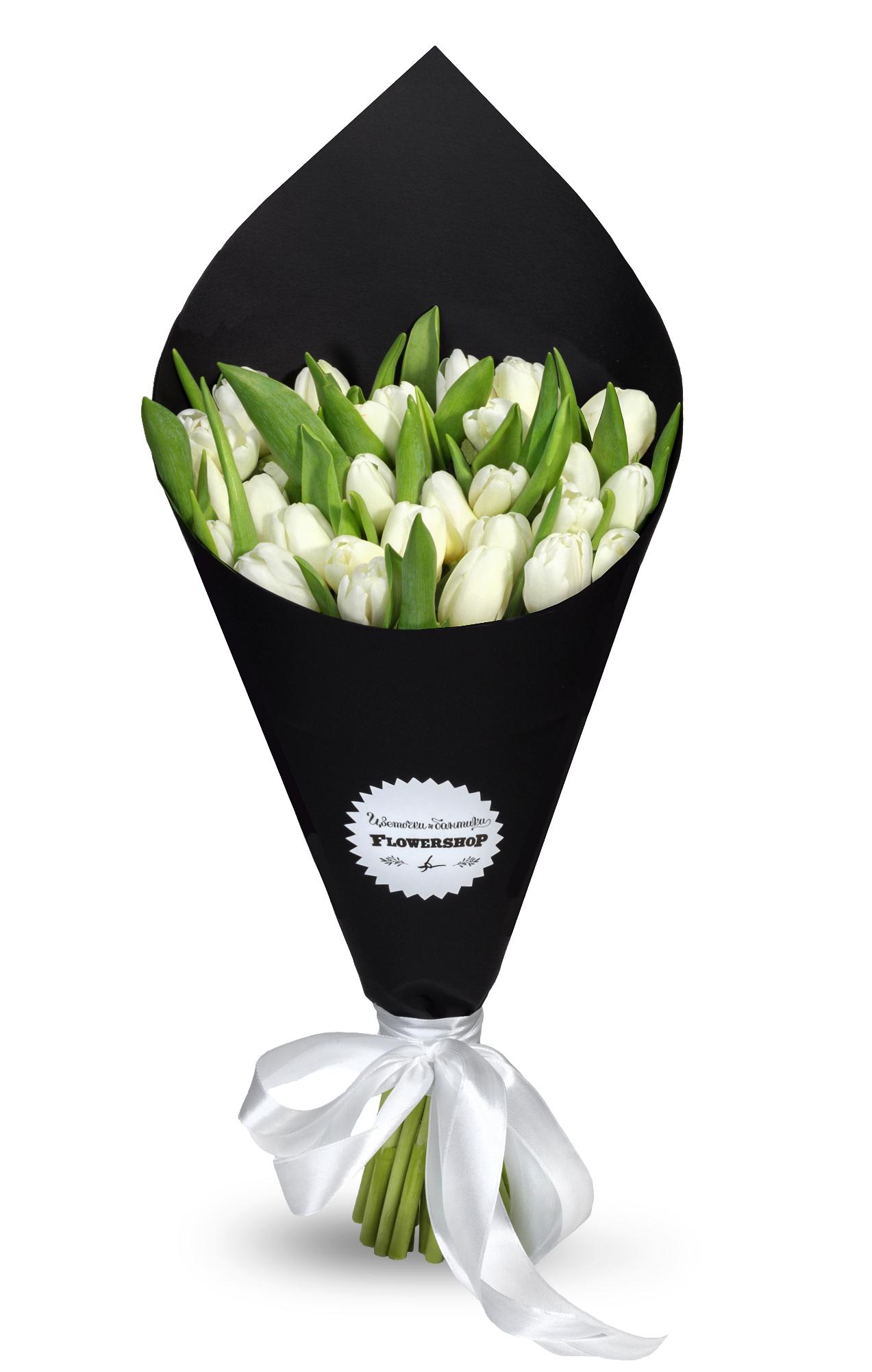 Упаковка тюльпанов фото. Упаковка тюльпанов. Букет в черной упаковке. Букет тюльпанов в упаковке. Белые тюльпаны в упаковке.